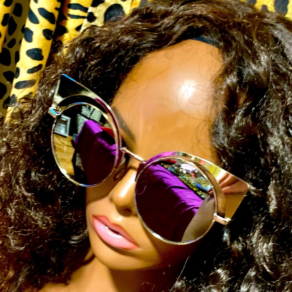 Oversized round “Goth” sunglasses